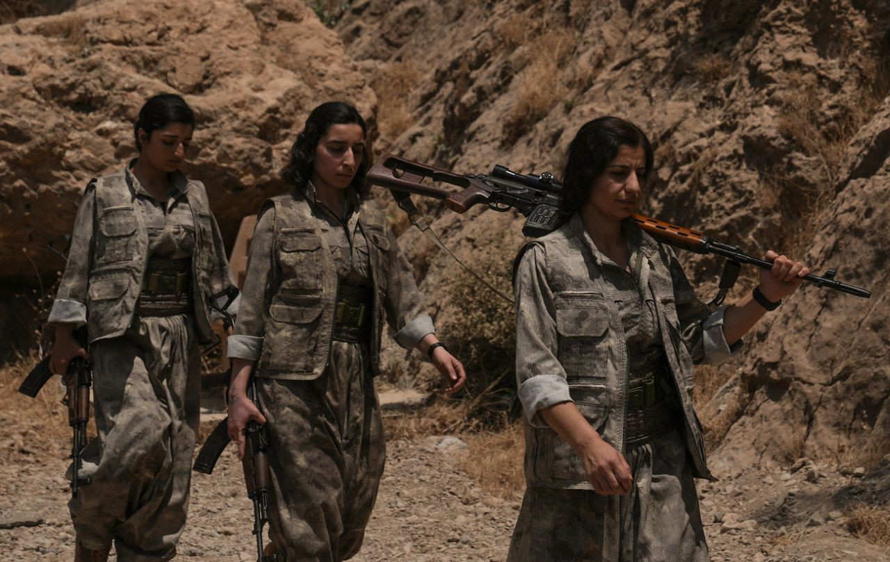 Türkiye'de tarihi gün! PKK silahlarını böyle yaktı: İşte o görüntüler... - Resim: 3