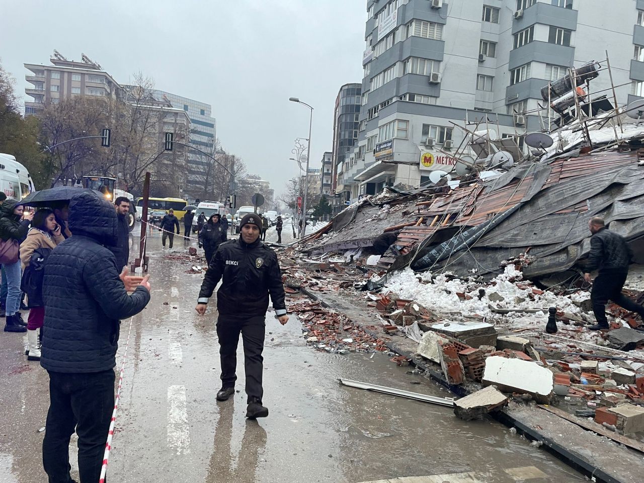 Kahramanmaraş depremini son dakika olarak duyurdular: Dünya medyasından deprem manşetleri - Resim: 2
