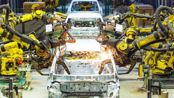 Otomotivde kapasite artarken üretim yerinde saydı