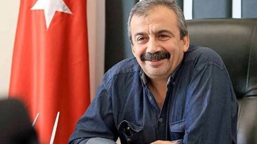 Sırrı Süreyya Önder yoğun bakımda: Durumu stabil