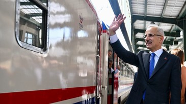 Bakan Uraloğlu duyurdu: Dünyaca ünlü iki turistik tren İstanbul’a geliyor
