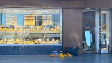 Ümraniye'de güpegündüz kuyumcuya soygun girişimi! Silahlı soyguncular kaçtı, polis alarmda