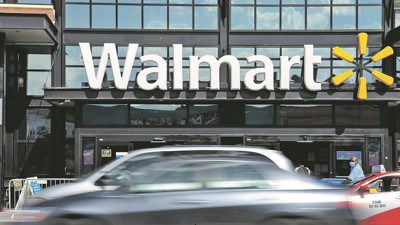 ABD'de zam yarışı: Walmart'dan saatlik asgari ücrete zam