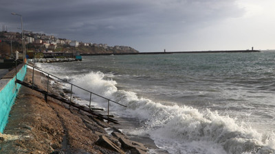 İstanbul'da lodos fırtınası: Yola çıkacaklar dikkat! Bu seferler iptal