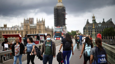 İngiltere ve Galler'de binlerce çalışan greve gitti