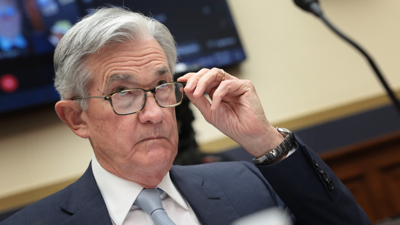 Fed Başkanı Powell'dan "faiz artışı sürecek" mesajı