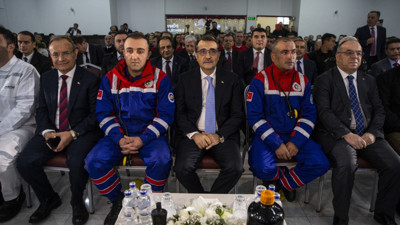 Enerji ve Tabii Kaynaklar Bakanı Dönmez, madencilerle bir araya geldi