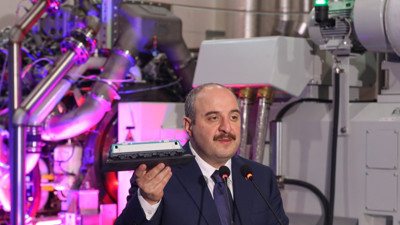 Bakan Varank, Türkiye'nin ilk yerli tasarım lokomotif motorunu tanıttı