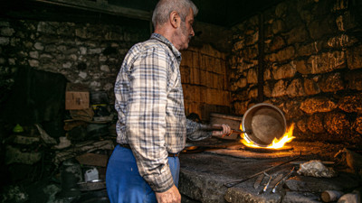 Dede mesleğini yaşatmak için mücadele veriyor