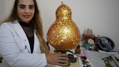 Atıl malzemelerden hediyelik eşya üretiyorlar