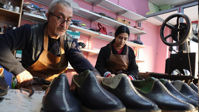 Çırak bulamadı, dede mesleğini kızıyla yaşatıyor