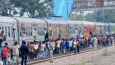 Hindistan'da 28 kişiyi "İşe alacağız" diye kandırıp 1 ay boyunca tren saydırdılar
