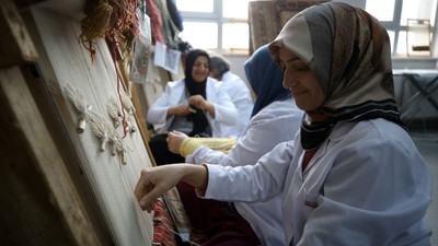 Bünyamin halısı üretimi kadınlarla yeniden can buluyor