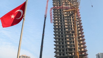 Rezidans inşaatında vinç kazası: 3 gözaltı