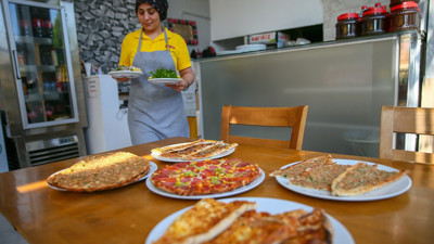 Bulaşıkçılıkla başladı, pide ustası olup İzmir'de dükkan açtı