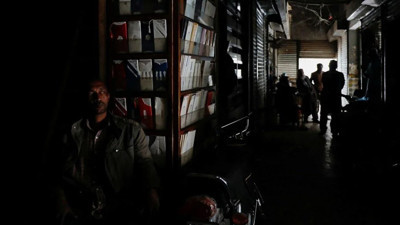 Pakistan'da elektrik krizi: Milyonlarca kişi elektriksiz kaldı