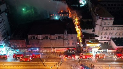 İstanbul'da tarihi kilisede yangın: Ölü ve yaralılar var