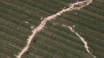 Fay hattının geçtiği köy enkaza döndü