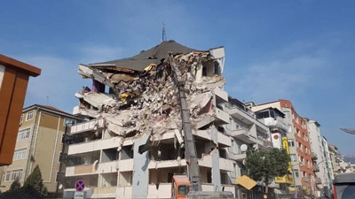 17 Ağustos 1999'da hasar aldı, bugün yıkılıyor!