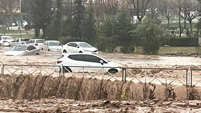 Depremin ardından şimdi de sel vurdu!