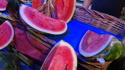 Karpuz tezgahlarda yerini aldı: Fiyatı dudak uçuklattı