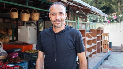 Depremden sonra kayıtlara 'ölü' olarak geçti, şimdi yaşadığını ispatlamaya çalışıyor