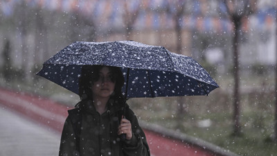 Ankara'da kar yağışı etkili oluyor