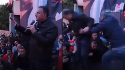 CHP'li Lütfü Savaş'a sahnede saldırı