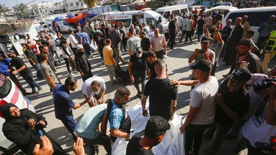 İsrail mülteci kampını vurdu: Esirlerin de öldüğü duyuruldu