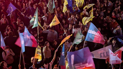 Fransızlar aşırı sağa karşı sokağa indi