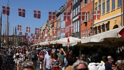 Kopenhag'da 'çöp toplayan' turistlere ödül