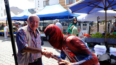 Türkiye'yi gezme hayaliyle yola çıkan "Örümcek Adam" Kırklareli'ne geldi