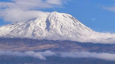 Ağrı Dağı eylülde beyaza büründü! Masalsı görüntü hayran bıraktı