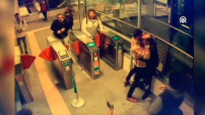 Marmaray istasyonunda güvenlik görevlisiyle kavga eden zanlının silahla vurulması kamerada
