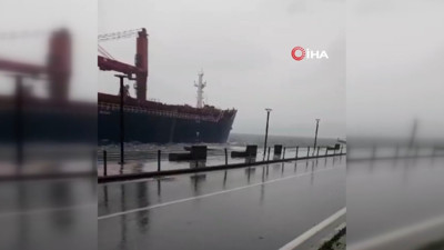 Beykoz'da faciadan dönüldü! Dev yük gemisi Kanlıca'da kıyıya çarpmaktan son anda kurtuldu