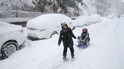Tatil haberleri peş peşe geldi, 20 ilde eğitime ara