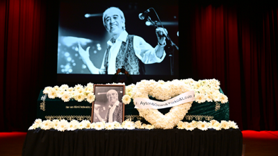 Ailesi ve sevenlerinden usta sanatçı Edip Akbayram'a veda...