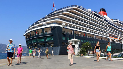 'Yüzen oteller' Türkiye'yi güvenli liman olarak seçiyor