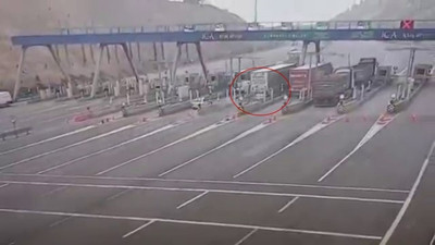 Kuzey Marmara Otoyolu'ndaki 4 kişinin öldüğü kaza anı kamerada