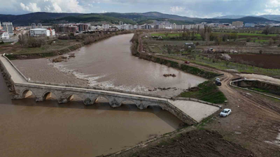 Yağışlar tarım üreticilerinin yüzünü güldürdü