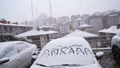 Ankara beyaza büründü: Kar yağışı nedeniyle okullar kapalı