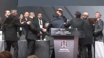 Beşiktaş eski Başkanı Hasan Arat'a karşı yumruklu saldırı anı kameralarda