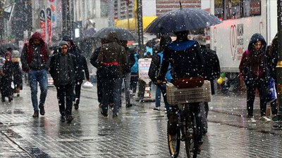 Meteorolojiden bazı iller için kuvvetli rüzgar, fırtına ve toz taşınımı uyarısı