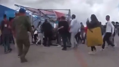 TEKNOFEST'te demir kule rüzgardan devrildi: 3 yaralı