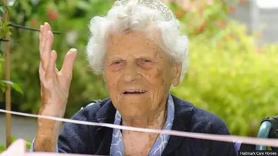 Dünyanın en yaşlı insanı uzun yaşamanın sırrını açıkladı