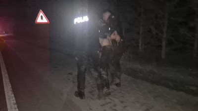 Kimlik kontrolünden kaçtı: Sürücü ve iki polis çamura saplandı