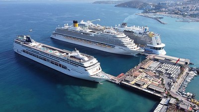Kuşadası'na bir günde 4 kruvaziyer demirledi