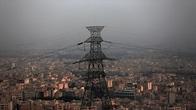 İran'da yüzlerce bankanın elektriği kesildi