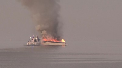 Tuzla'da tekneler alev alev yandı