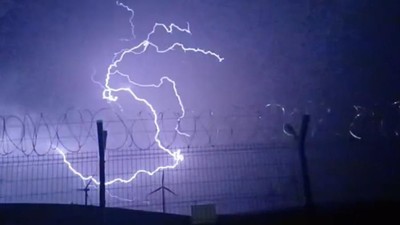 Meteoroloji uyarmıştı... Tokat'a yıldırım düştü, dolu yağdı